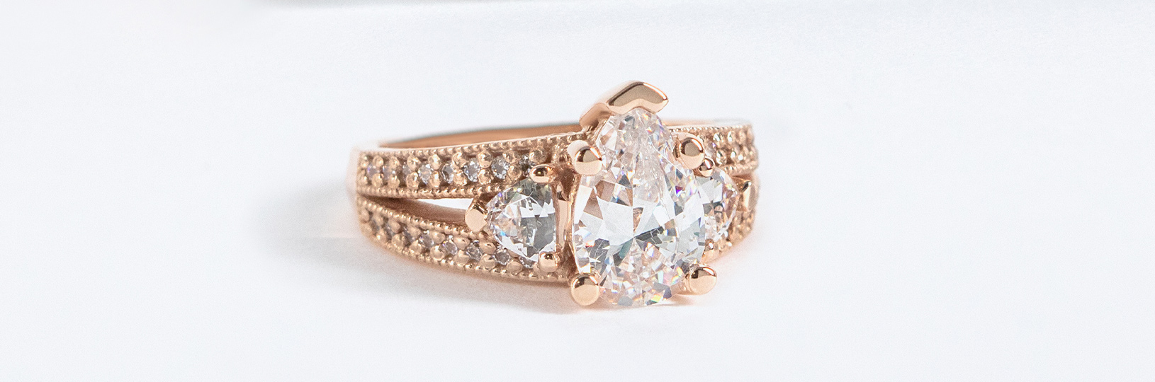 pear shaped diamond engagement ring