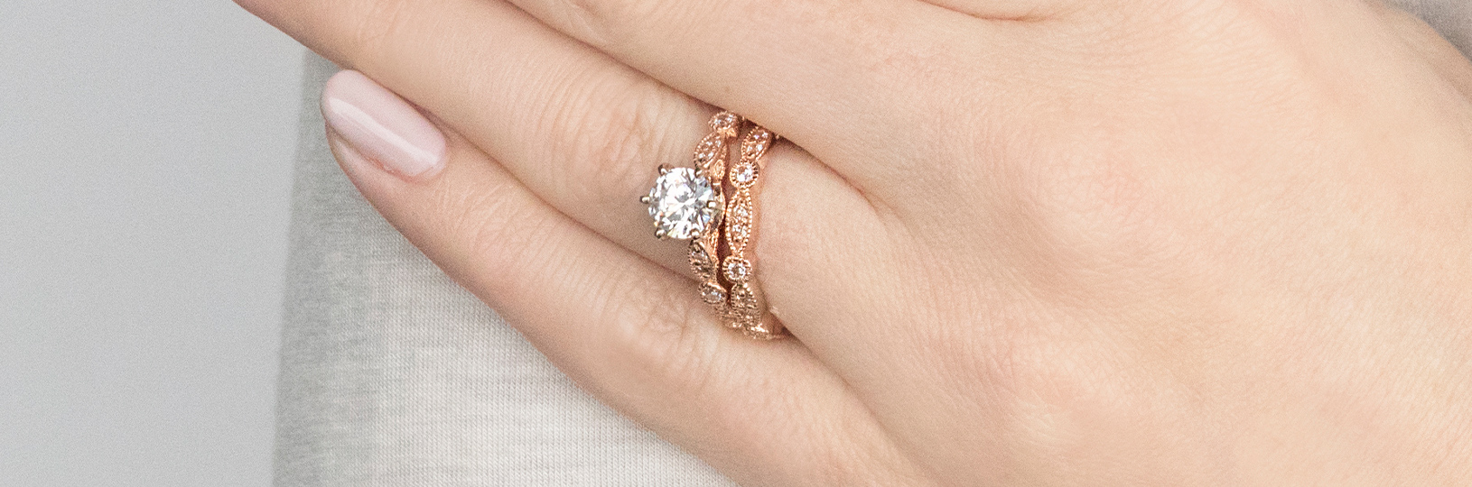 Matching accented wedding ring set