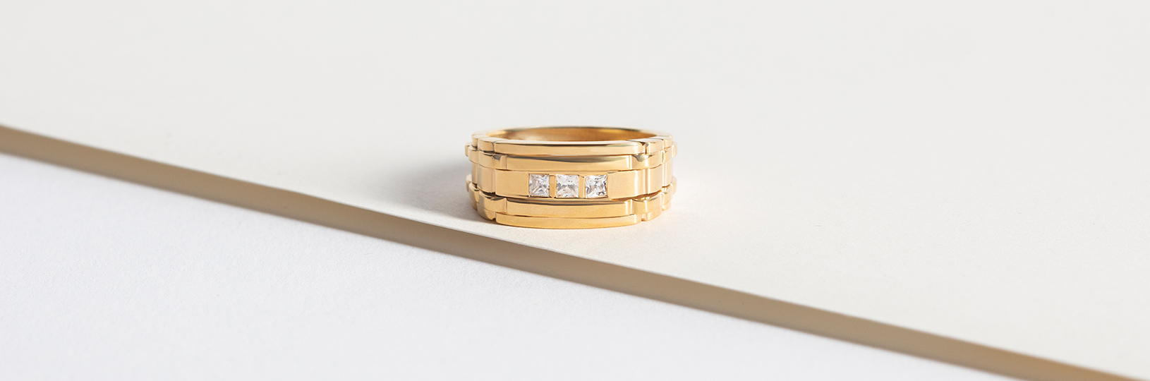 men's wedding bands in yellow gold