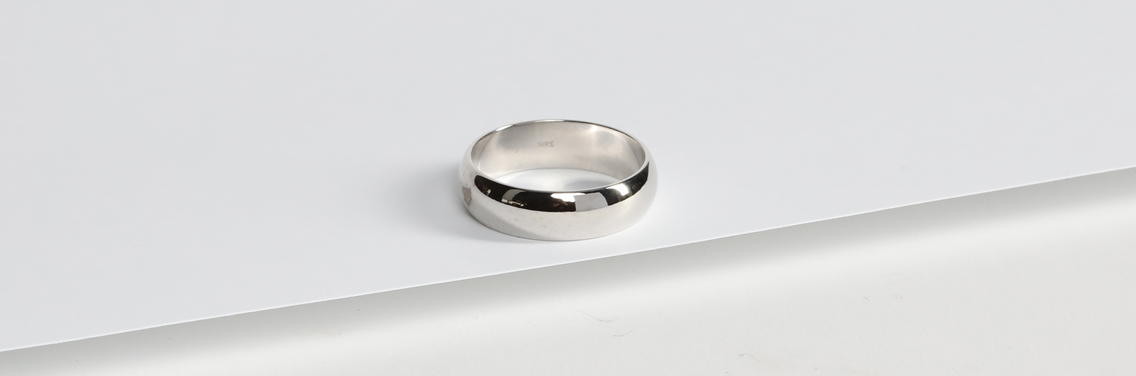 a men's wedding band