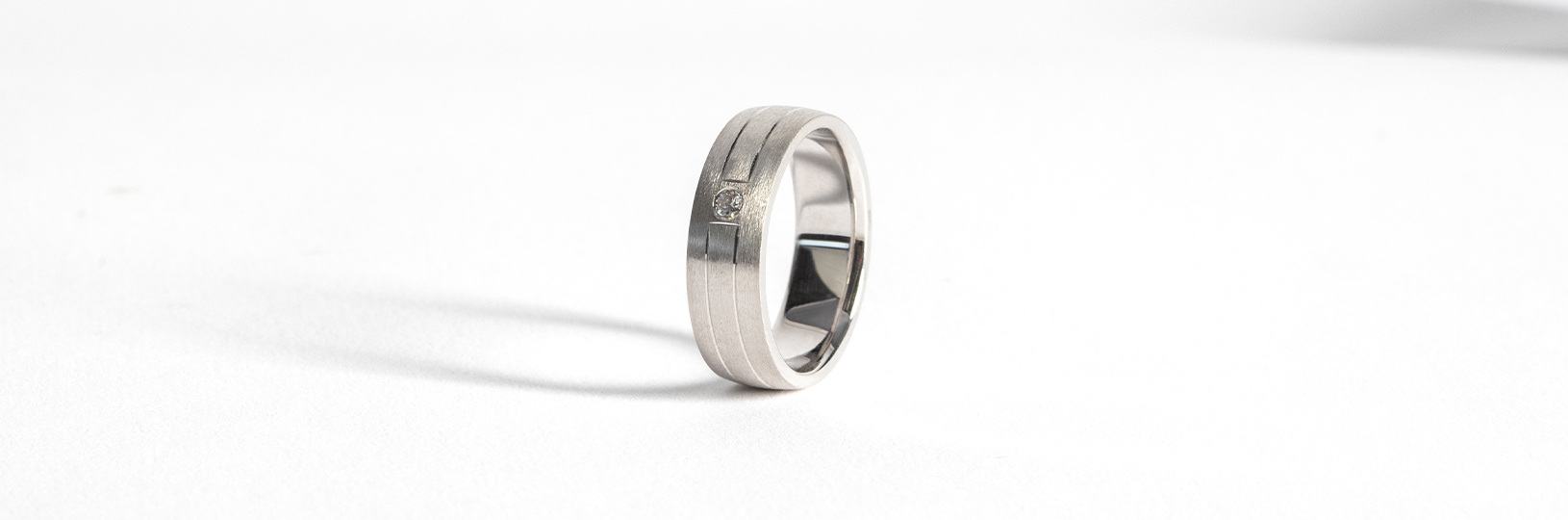 a men's wedding band