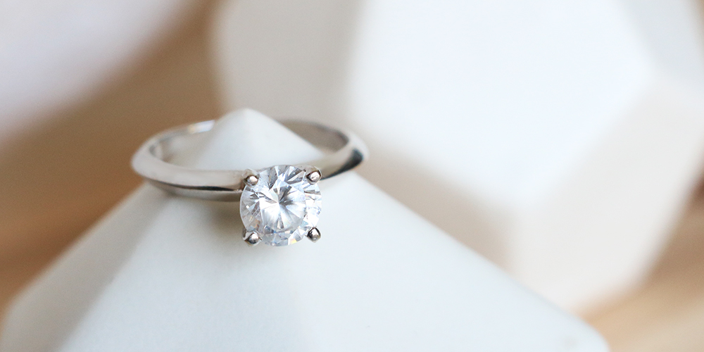 the knife edge solitaire ring example